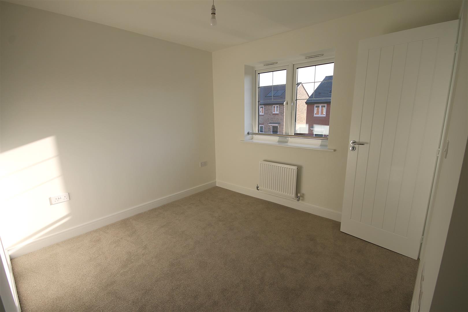 3 Bedroom House To Rent image 9
